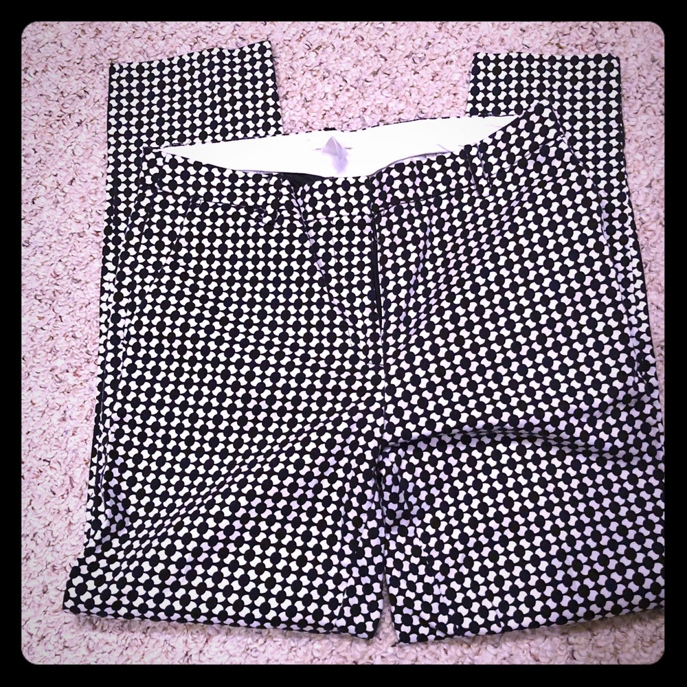 Geometric Black n White Capri Slacks
